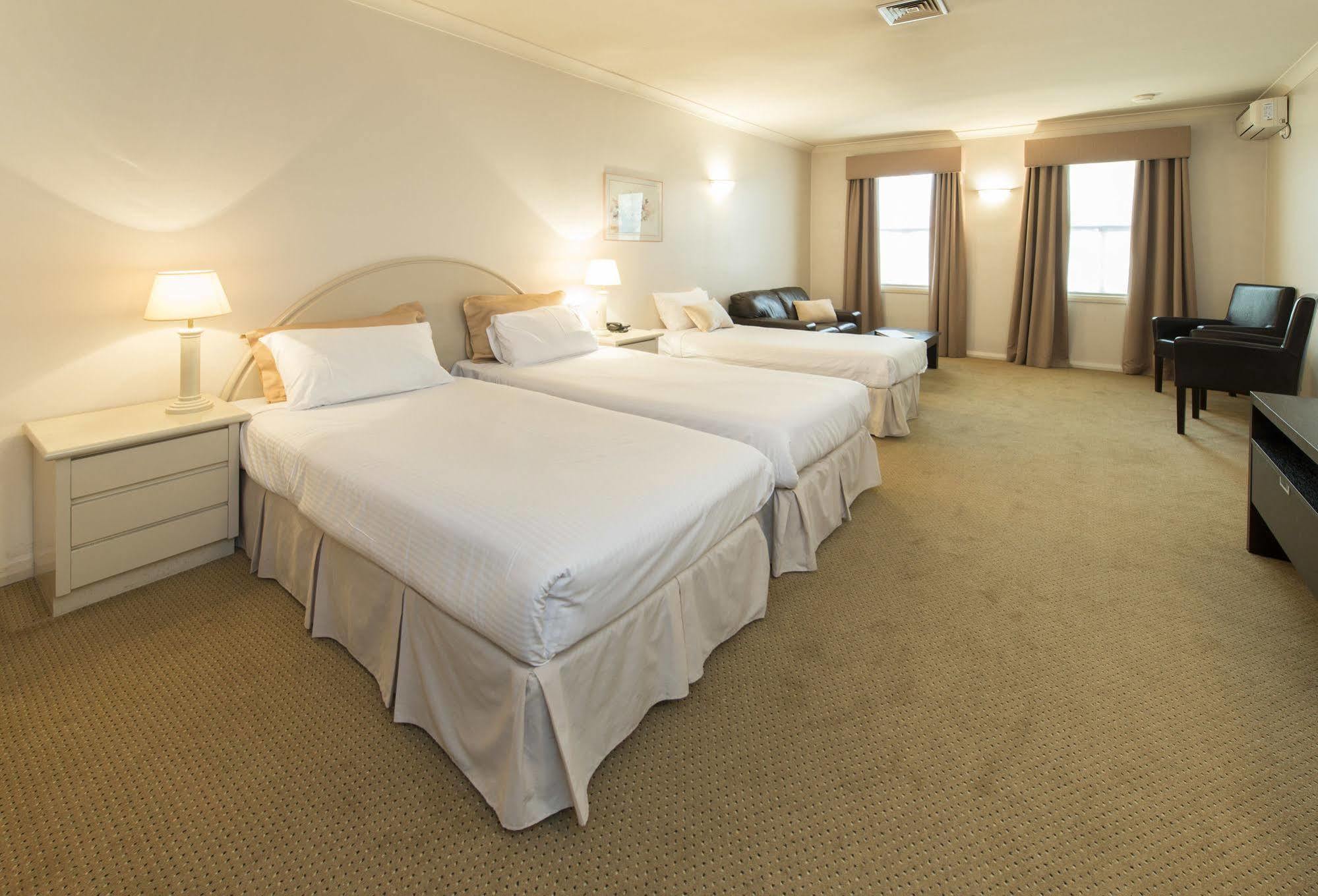 Отель Beau Monde International Doncaster East Экстерьер фото