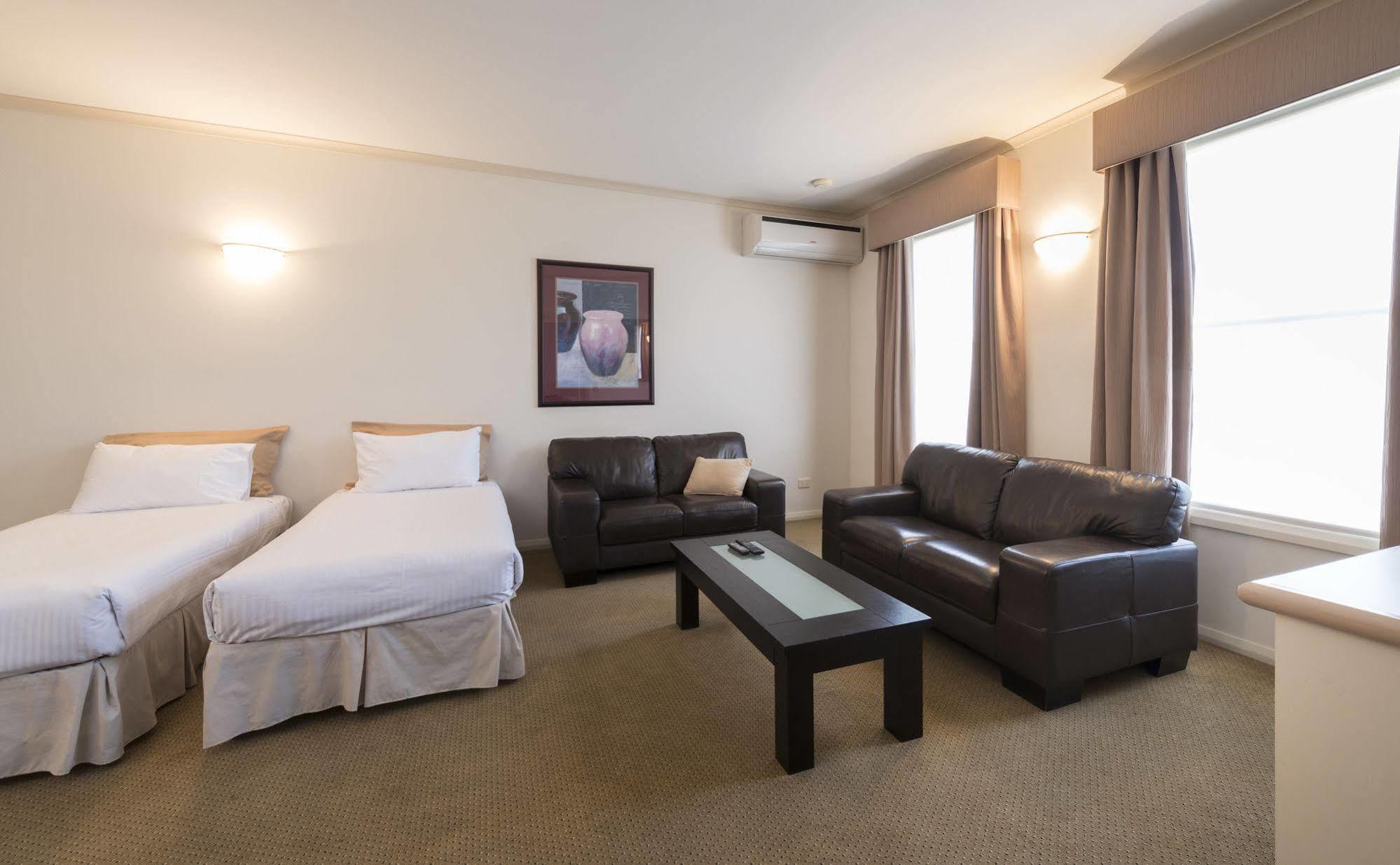 Отель Beau Monde International Doncaster East Экстерьер фото