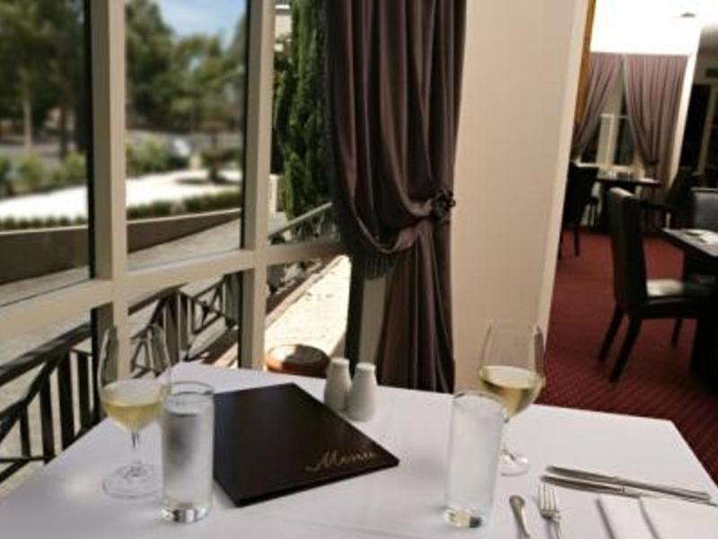 Отель Beau Monde International Doncaster East Экстерьер фото